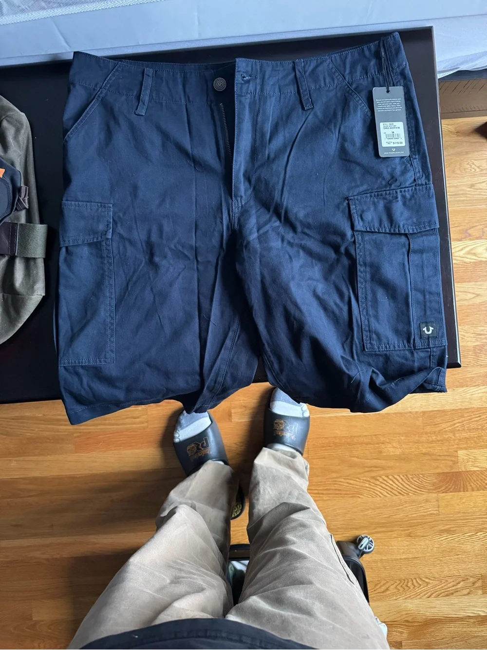True Religion Men’s Cargo Shorts – Size 38 – New With Tags – Navy